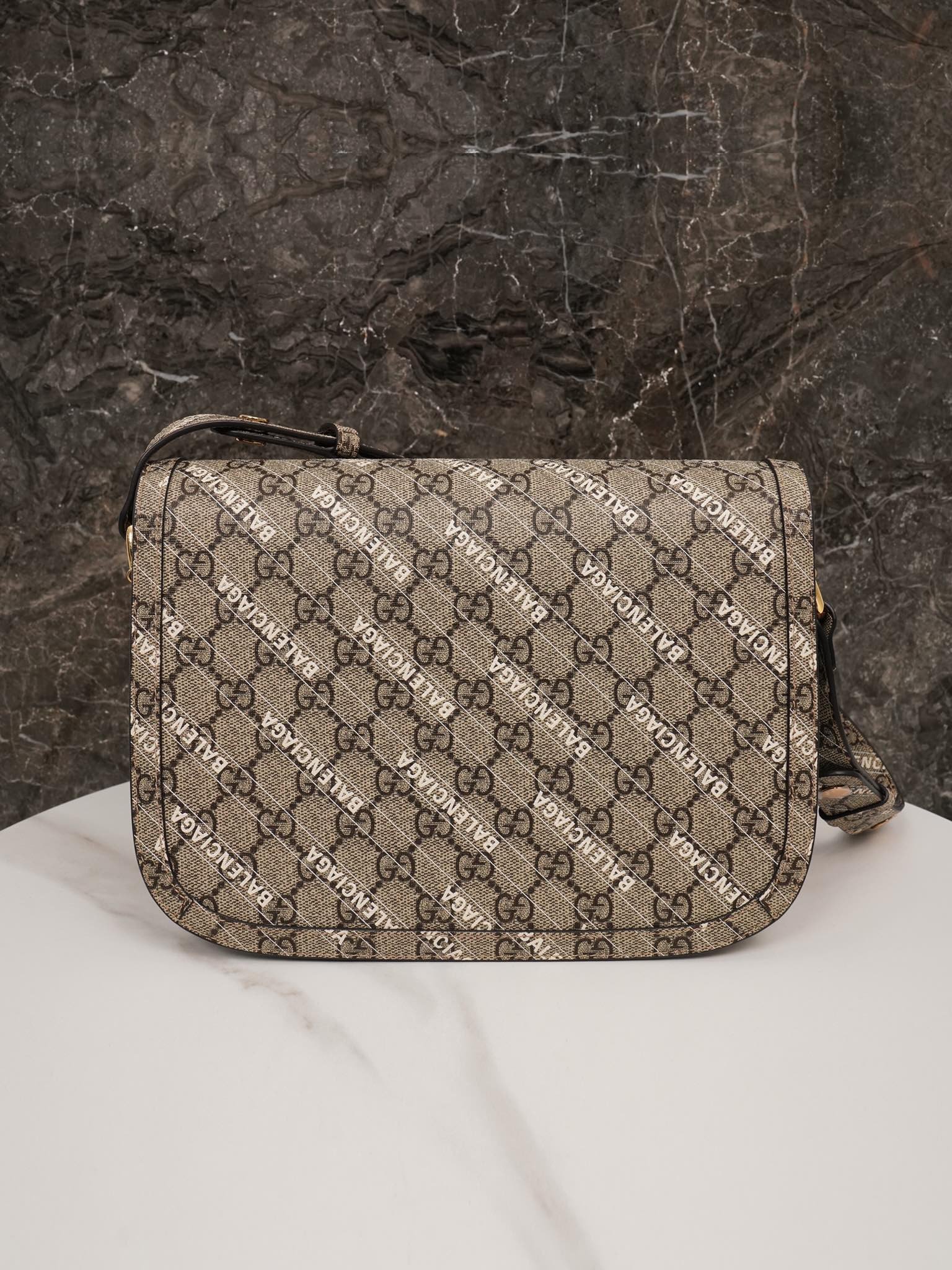 i1641141521_266_1-1 i1641141521_266_1-1