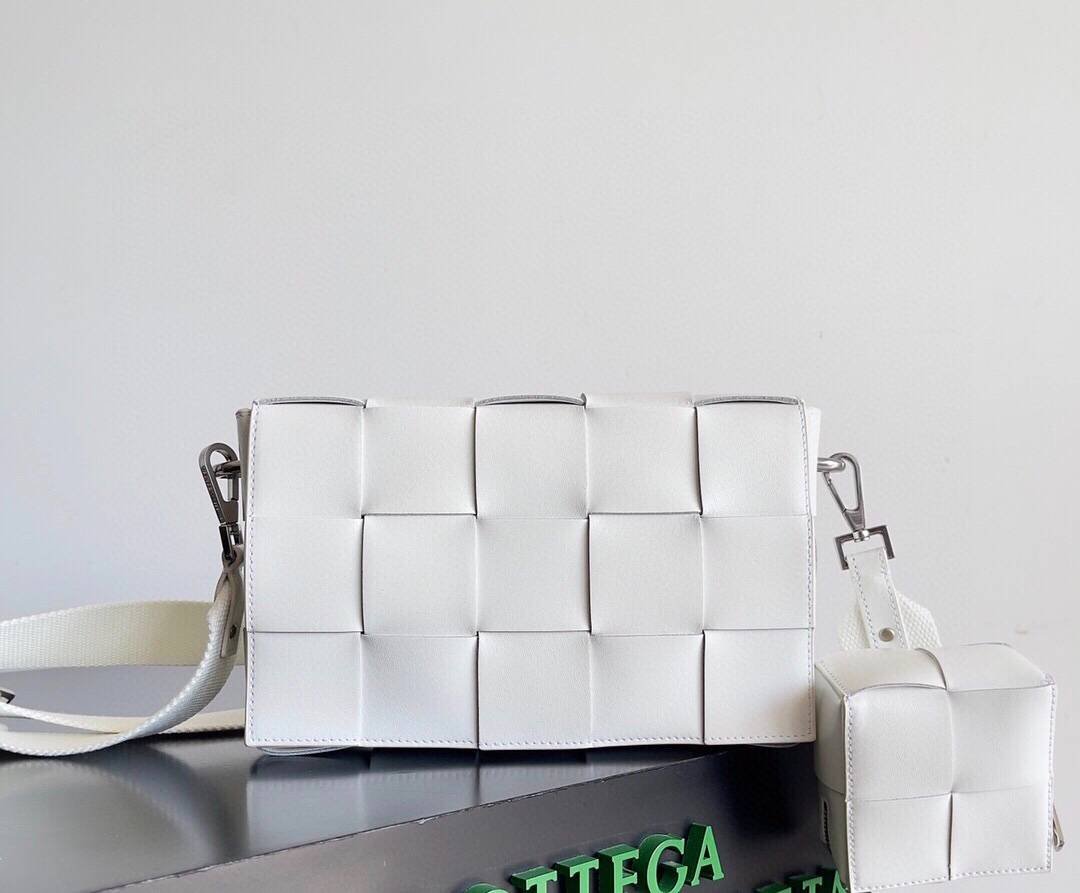 i1689319833_1832_0-2 i1689319833_1832_0-2